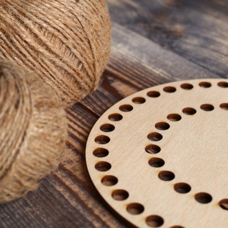 Clothing "Circle, perforation in the center", bottom plywood 3 mm, 16 cm, d = 9mm-1