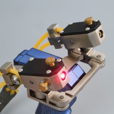 Metal slingshot, 3 harnesses, laser target indicator+ charge.-3