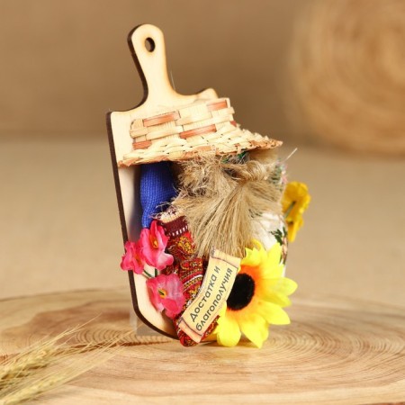 The amulet "Brownie on the board", 14 cm, mix-13