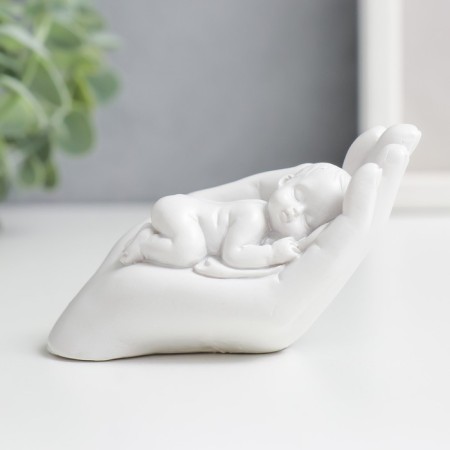 Polystone souvenir "Sleeping baby in the palm" 4.8x9.4x4.2 cm