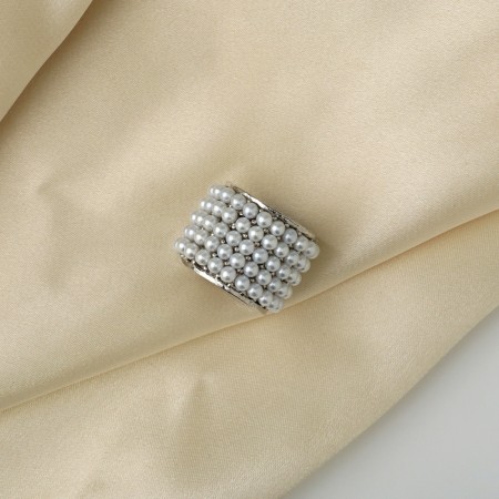 The cloth "Pearl", white color in silver-1
