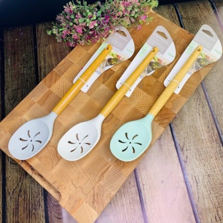 Silicone spoon Lenardi, with slots, 30 cm, color mix