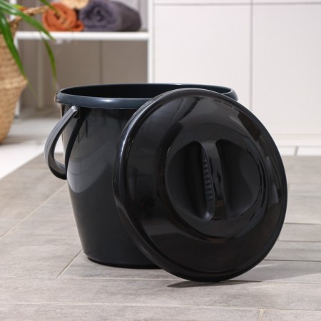 A bucket with a “successful one” lid, 10 l, the color is black-2
