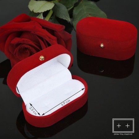 The case velvet for earrings “Oval elongated” 7.5 × 4, the color is red, the insert is white