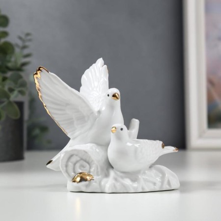 Souvenir Ceramics "Pigeons on the Frighty" 10.5x12.5x6.5 cm