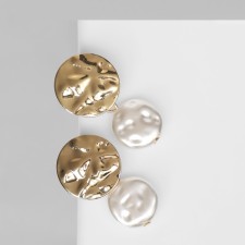 Earrings with pearls 