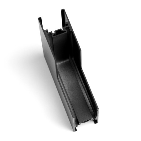 The connector of the overhead for the busbar (ceiling-wall) is black 5x5 cm-1