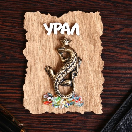Magnet "Lizard with a crown", wood, gypsum, 7x9 cm