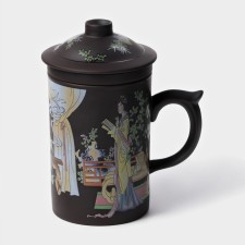 Ceramic mug with a lid and sieve 