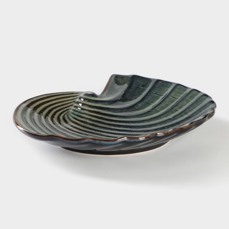 Ceramic serving "shell", d = 20 cm-1