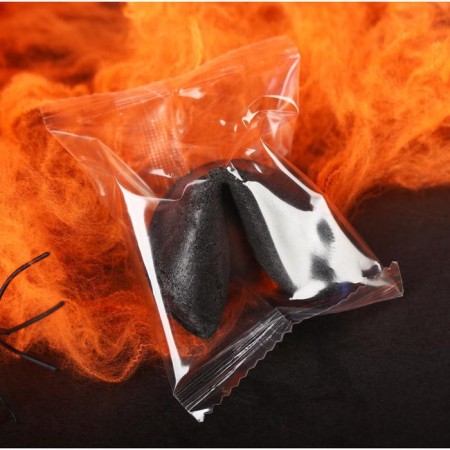 Restoring black cookies with the prediction "Happy Halloween", 6 g-3