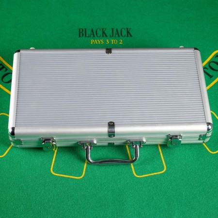Poker in a metal case (2 decks, chips 300 pcs., 5 cubes), 20.5 x 38 cm-2