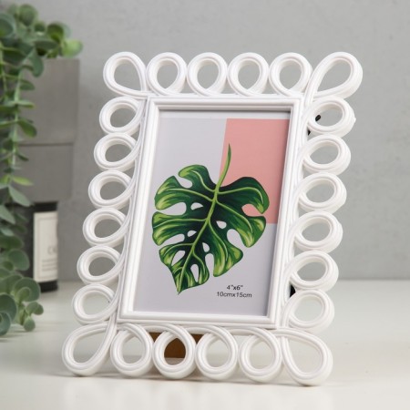 Photo frame plastic 10x15 cm "loops" white 17.5x22 cm-1