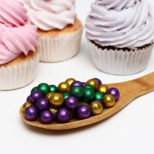 Sprinking confectionery with glitter 