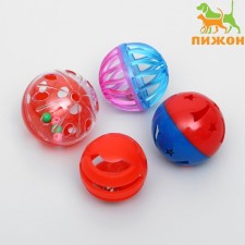 A set of 4 balls for cats, a mix of flowers