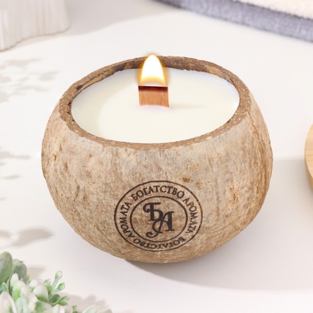 Candle in the coconut aromatic, white tea, soy wax, 8x10 cm, in the box