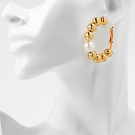 Ground-shaft earrings “environment” of clusters, color gold, d = 5.7-3