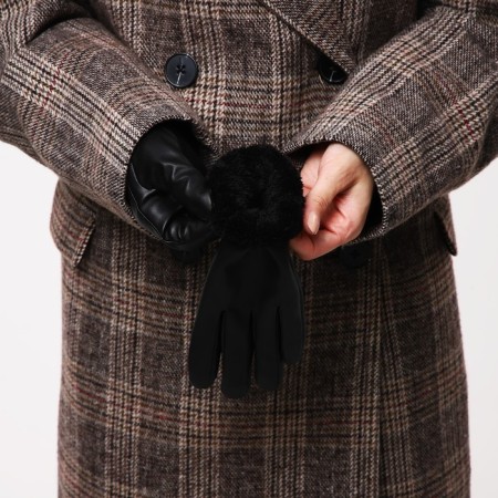 Gloves are female, dimensionless, with insulation, black color-4