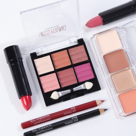 A set of professional cosmetics "Miss Young" No. 6-4