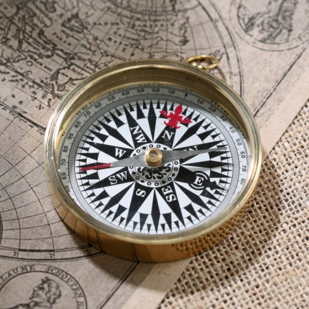 Compass in the "sea" box 9.5x9.5x3.5 cm-1