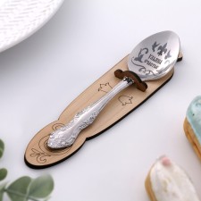 A spoon is a nominal, tea, with an engraving 