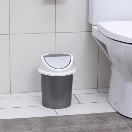Garbage bucket, 4 l, with a mobile lid, the color is gray-white