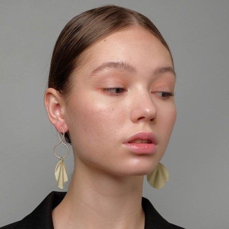 Earrings Metal "Sea", white color in gold-1