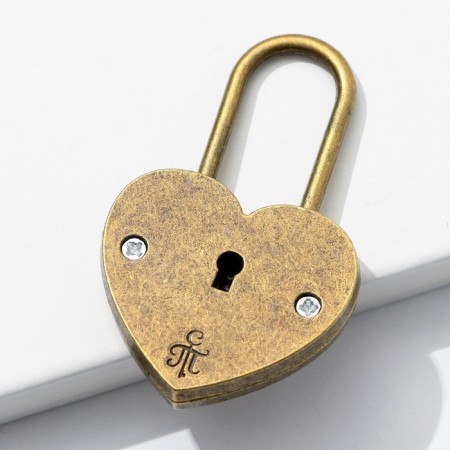 Wedding castle with the key "Love".-3