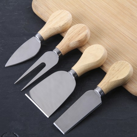 Set for feeding cheese, oak board 25 × 25 × 3.5 cm, 4 knives for cheese-1