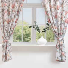 A set of curtains for the kitchen with sequences of Ethel 