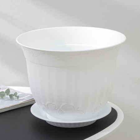 Pot with the pallet "Angara", 7 l, the color is white