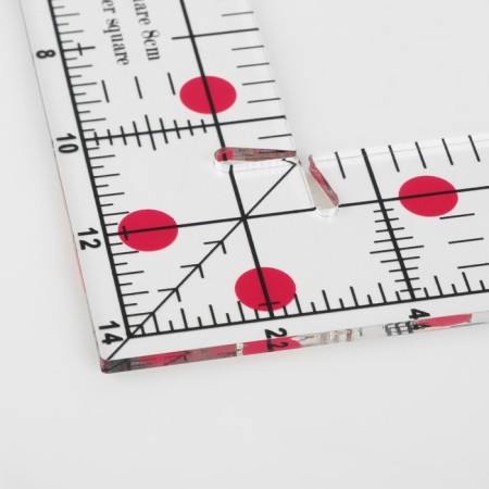 The quilting line and patchwork, with a hole, 15 × 15 cm, thickness 3 mm, the color is transparent/pink-1