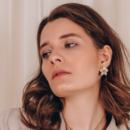 Set 2 objects: earrings, necklace "flowers" trio, milk color in gold, 45 cm-4