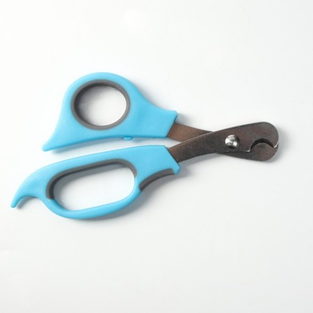 Middle scissors are medium with an emphasis for a finger, blue with gray-2