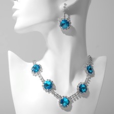 Set 2 objects: earrings, necklace 