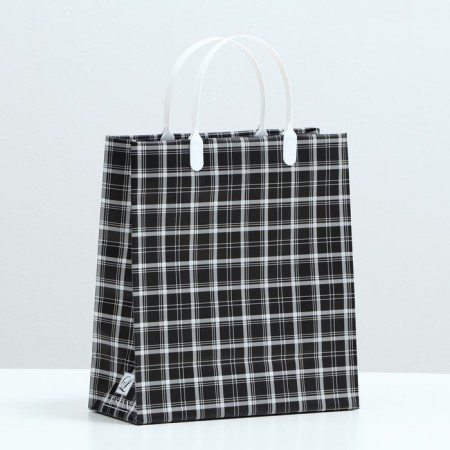 Package "Black in a Cage", soft plastic, 26 x 23 cm, 110 μm