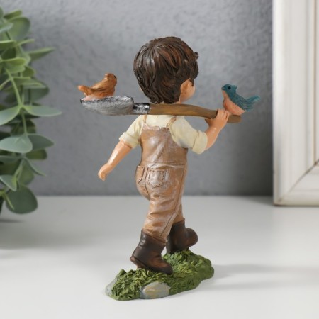 Souvenir Polystone "A boy with birds on a shovel" 10x4.5x12.5 cm-2