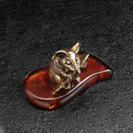 Souvenir "Mouse with a spoon of rake", brass, amber-3