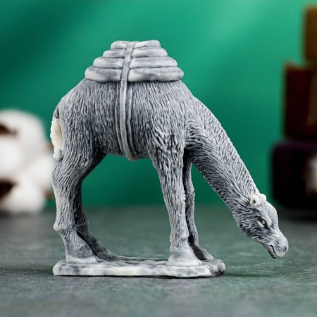 Figure "Camel" 8.5cm, mix