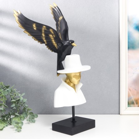 Polystone souvenir "A man in a white hat with a black bird behind him" 48x23x19 cm-2
