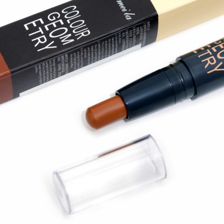Cont around the face for a double: Contour and highlighter-2