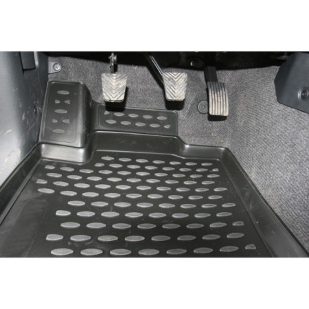 3D mats in the Mitsubishi L200 salon, 2015-2016, budget equipment, 4 pcs. (polyurethane)-2