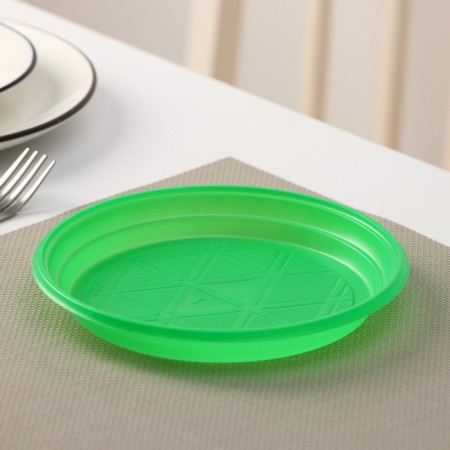 Disposable dessert plate, d = 16.5 cm, green color