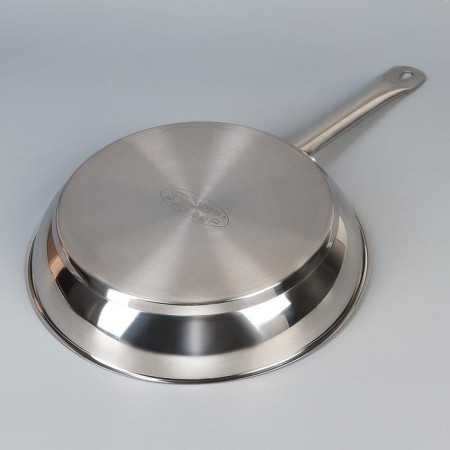 Skoroda "General catering", D = 30 cm, housing thickness 0.6 mm, bottom 3.5 mm, with a heat distribution layer, induction-3