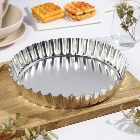 Baking form with a removable bottom, h = 4.5 cm, d = 28 cm