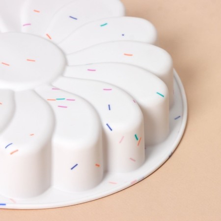 Baking form Konfinetta "Chamomile", silicone, d = 20 cm (int. Diameter 18.5 cm), white color-2