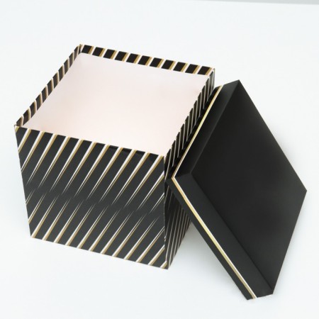 Self -charged box "embossing" black 15x15x15 cm-2