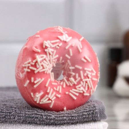 The bath bomb "Donut with coconut sprinkling", red-1