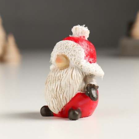 Souvenir Polystone "Grandfather Frost in a red hat-earmeling" 4.5x3.5x5.5 cm-3