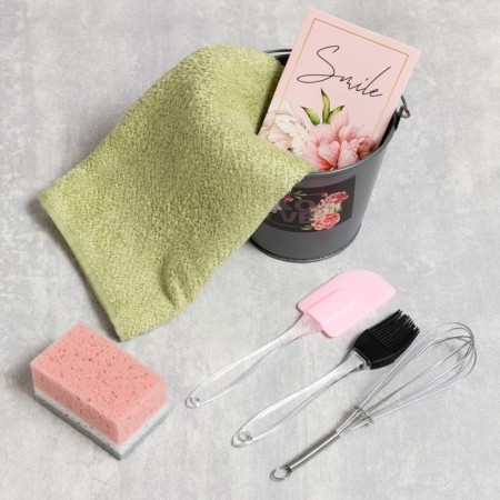 Gift Love: bucket, towel 35x60, shoulder blade, brush, corolla, sponge-1